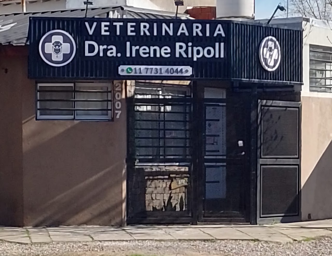 Fachada de Veterinaria Irene Ripoll en Castelar